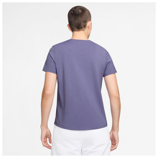 Nike Γυναικεία κοντομάνικη μπλούζα Sportswear Club Essentials T-Shirt